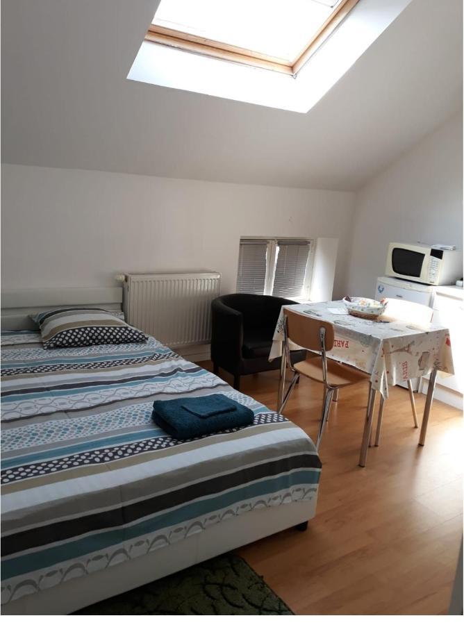 Residence Mantekila Marcinelle エクステリア 写真